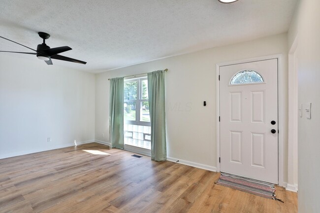 Building Photo - 601 Daventry Ln