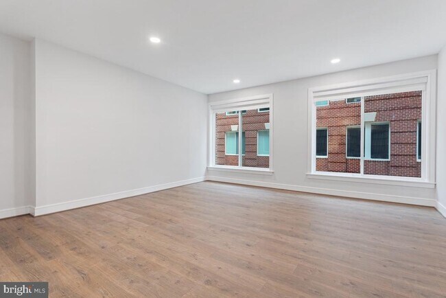 Foto del edificio - 635 Slaters Ln