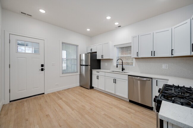 Foto del edificio - 2836 W 40th St
