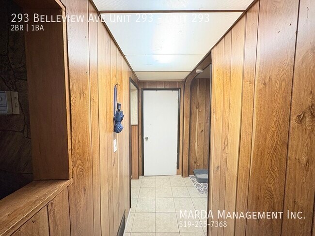 Photo du bâtiment - COZY 2 BED/1 BATH UPPER APT IN WALKERVILLE + HYDRO & GAS!