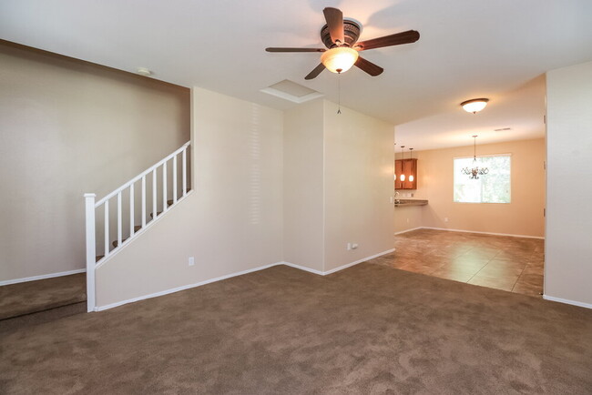 Foto del edificio - 4107 E Oakland St