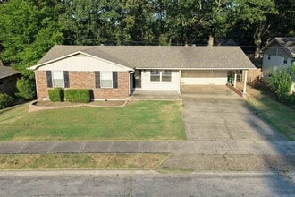 Building Photo - 5205 Stratford Rd