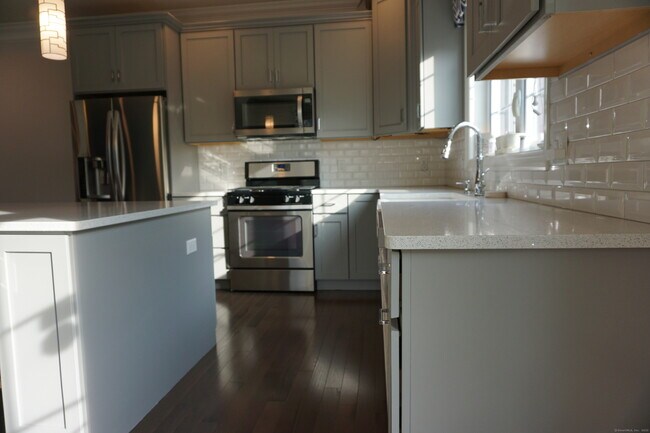 Building Photo - 56 Moorland Dr