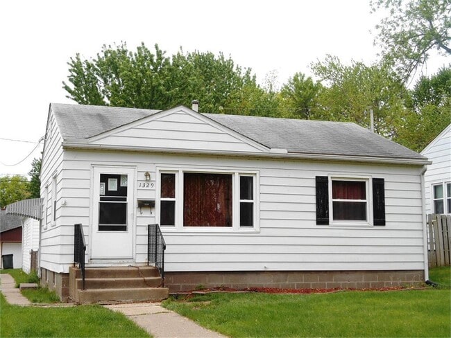 1329 W 38th St