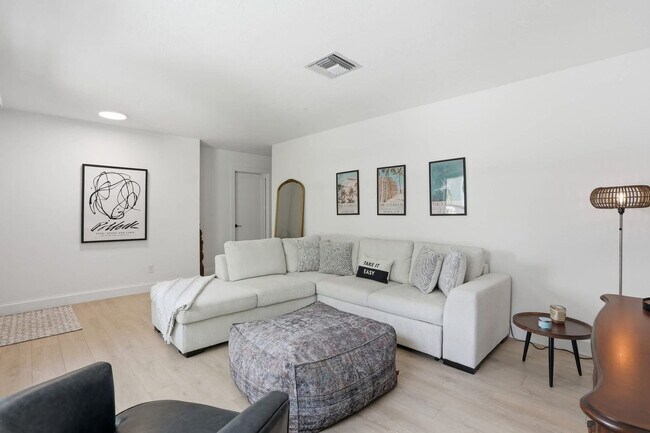 Foto del edificio - 578 100th Ave N