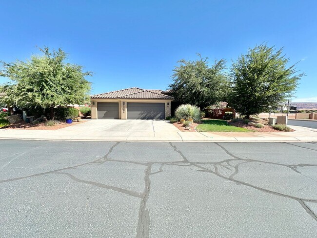 Building Photo - 391 Desert Rose Way