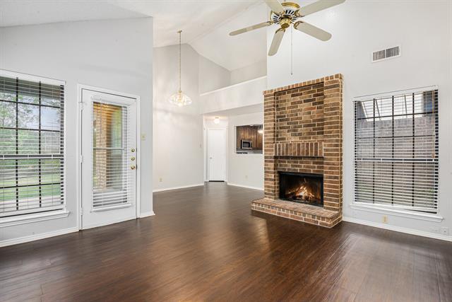 Foto del edificio - 10627 Tall Oak Dr