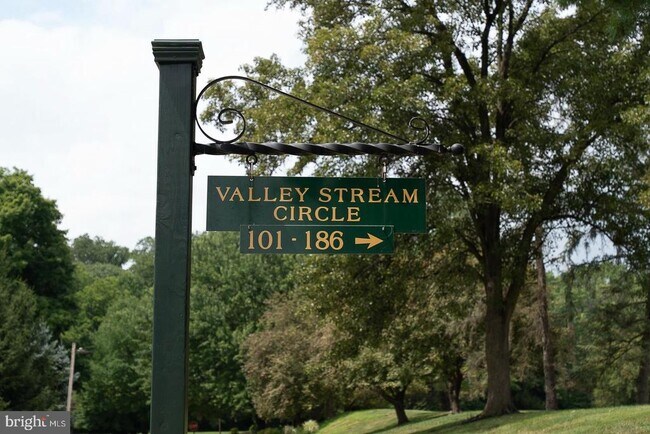 Foto del edificio - 118 Valley Stream Cir