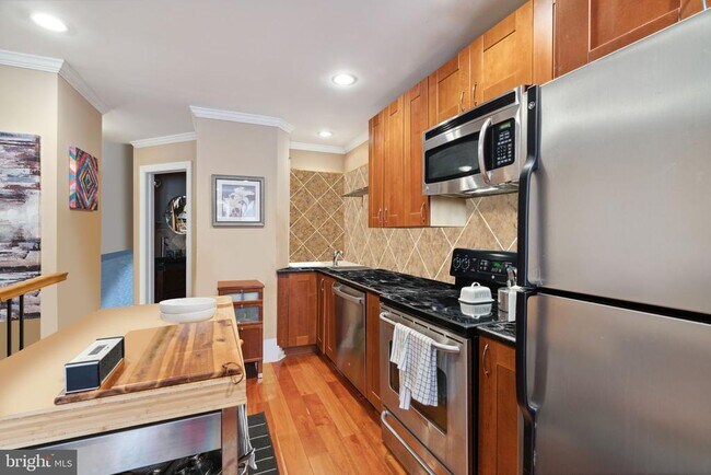 Foto del edificio - 3009 W Girard Ave