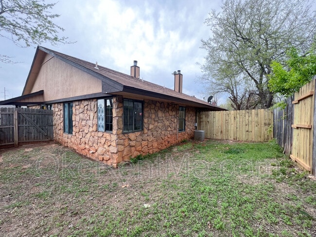 Building Photo - 6801 Chisholm Ct