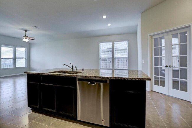 Foto del edificio - 24707 Royal Pike Dr