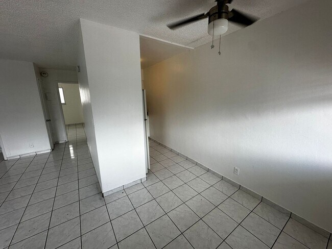 Foto del edificio - 1-1 UPSTAIRS APARTMENT Condo