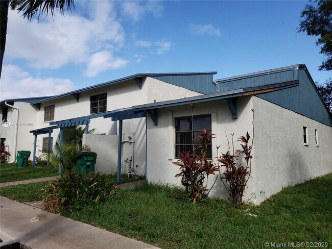 Foto del edificio - 4007 W Woodscape Dr  1-K Miramar Fl 33023
