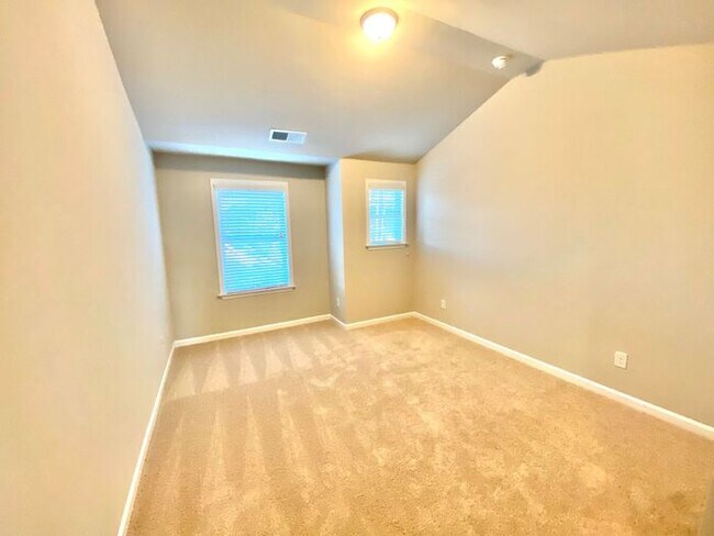 Building Photo - 540 Walton Dr