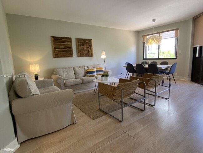 Building Photo - 3 br, 2 bath House - 101 Crandon Blvd Apt 267