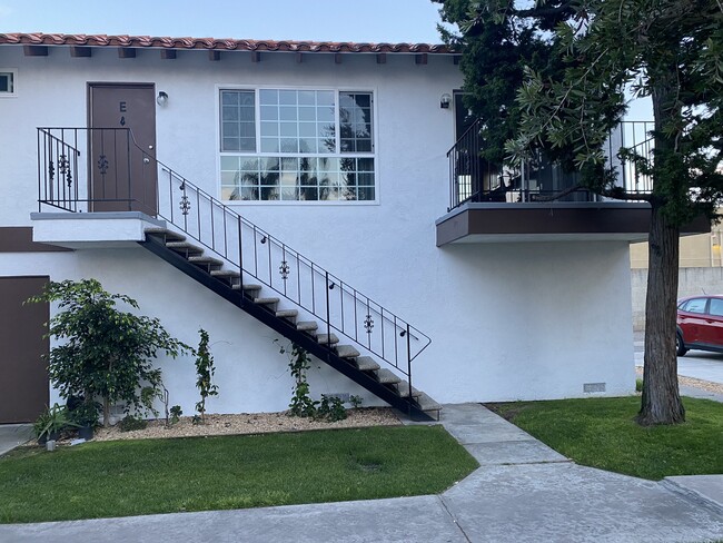 Building Photo - 8162 La Paz Dr
