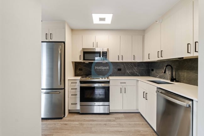 Photo - 1912 W Harrison St Apartment