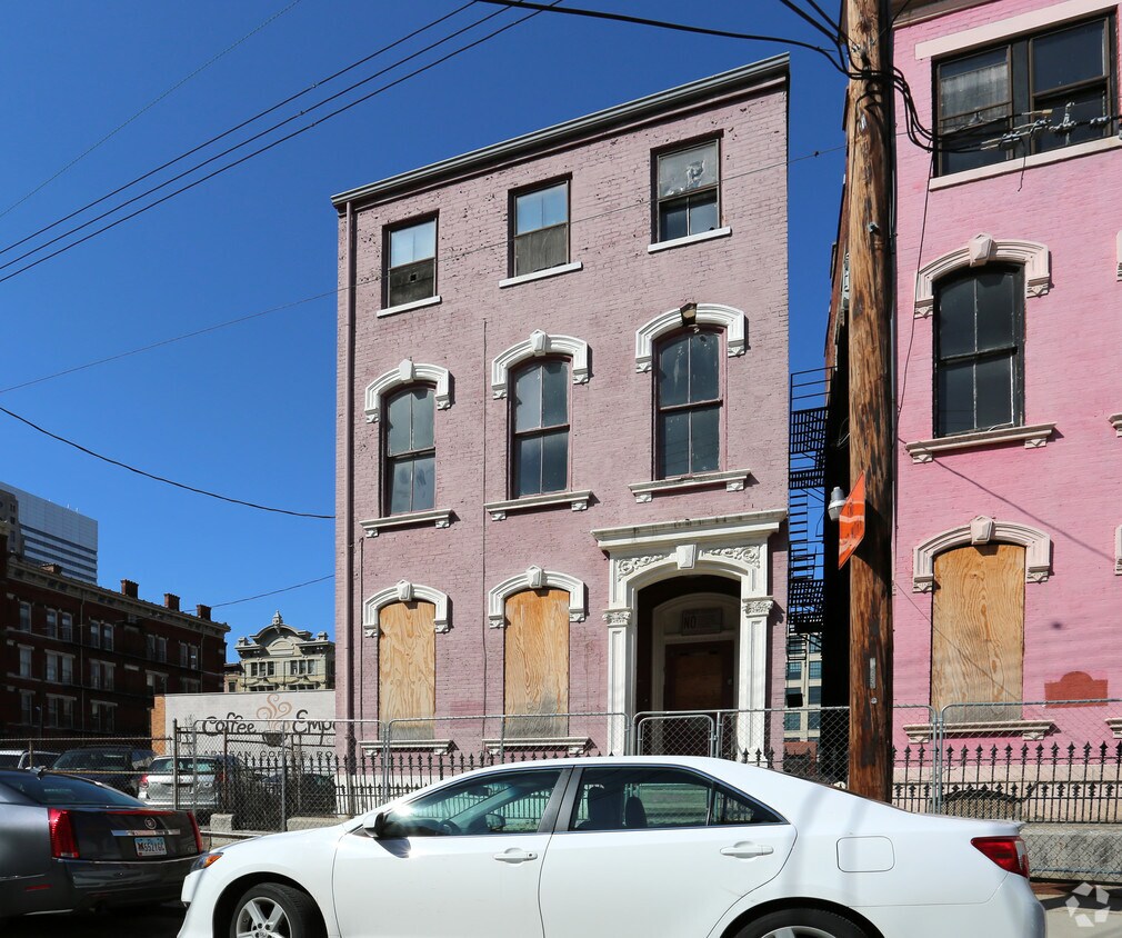 Building Photo - 1207 Clay St