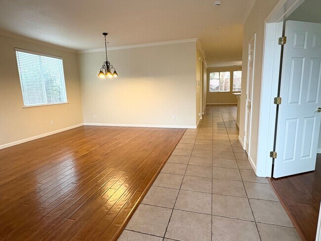 Foto del edificio - Gorgeous 4 Bedroom 2 Bath Home with Large ...