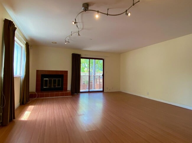 Building Photo - 4153 El Camino Way