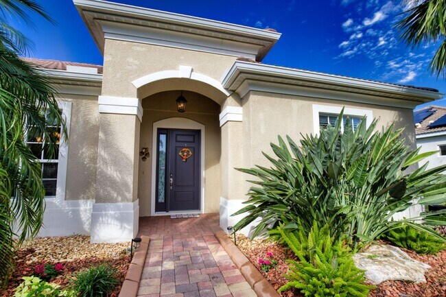 Building Photo - Seasonal Short-Term Single Family Pool Hom...