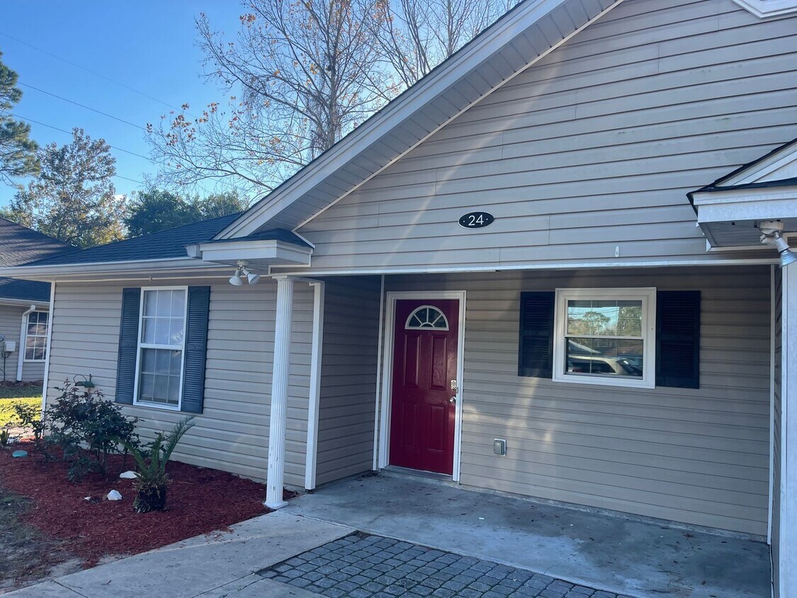 Primary Photo - 24 Commons Court - 3/2 Duplex (NO SECTION ...