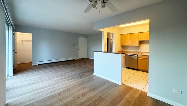 Foto del edificio - 995 S Ct of Shorewood