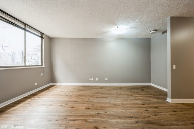 Building Photo - 2800 N Orchard St