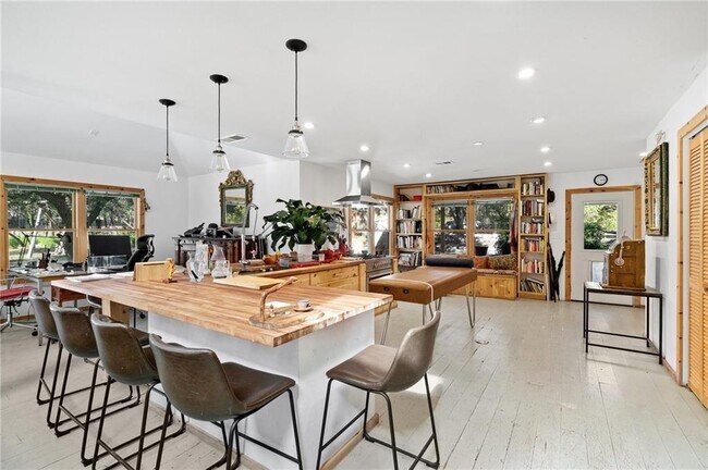 Building Photo - 5204 Cueva Dr