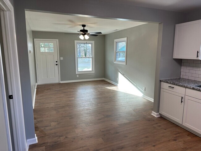 Foto del edificio - 123 S Sam Davis Ave