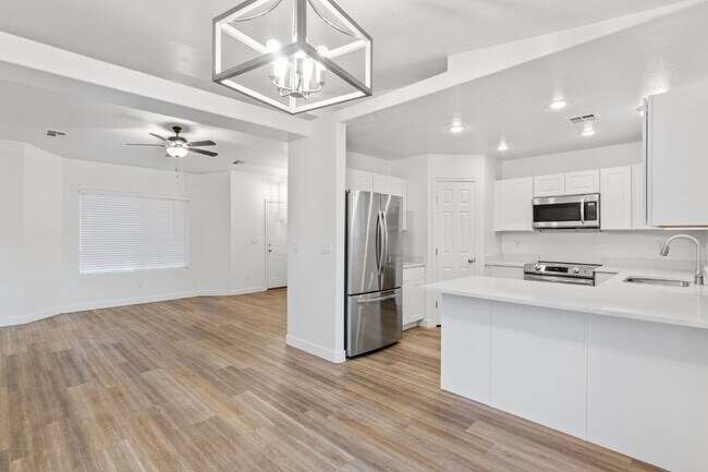 Foto del edificio - "Beautiful 3-Bed 2-Bath home with a large yard in Ivins!"