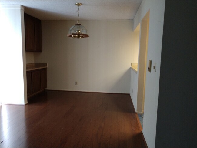 Dining room - 15325 Magnolia Blvd