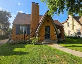 Building Photo - 431 E 69th Terrace