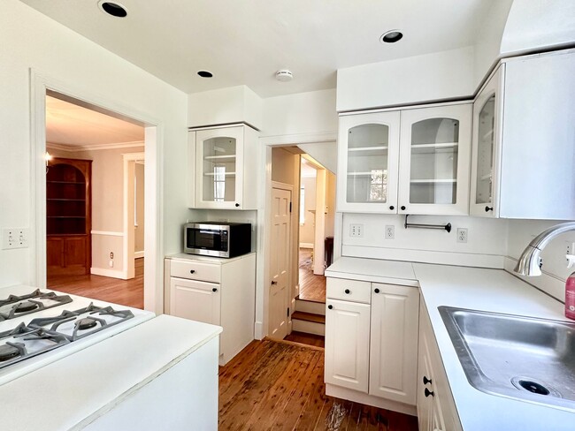 Building Photo - Barnaby Woods/ Chevy Chase DC!  Detached H...