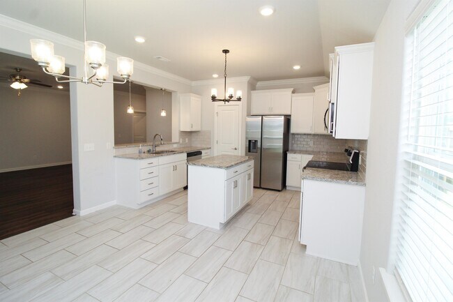 Building Photo - 96 N Hinsdale Ave