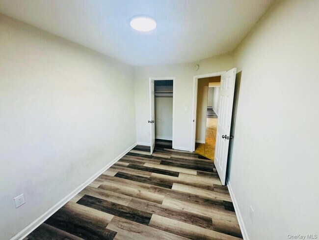 Foto del edificio - 762 E 211th St