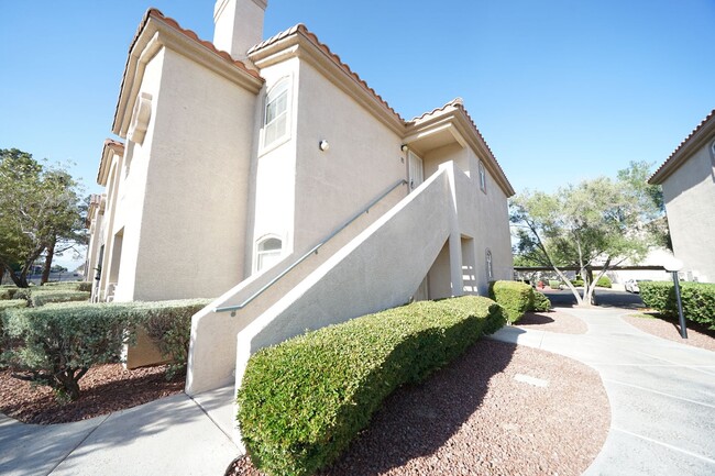 Building Photo - SHOWINGS AVAILABLE NOW