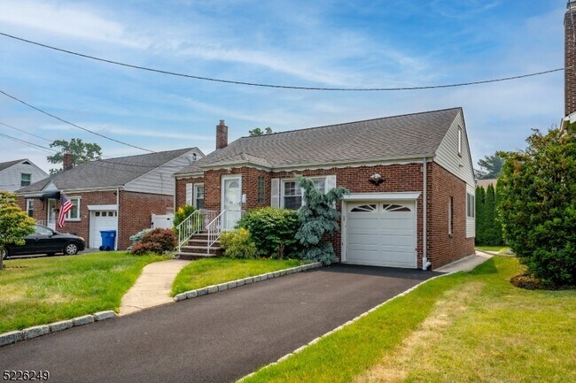 Building Photo - 53 Elmwood Terrace