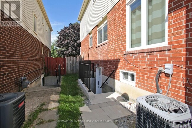 Building Photo - 213 Glen Hill Dr