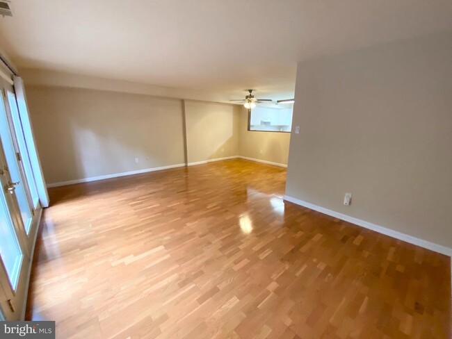 Building Photo - 5 Kings Ct