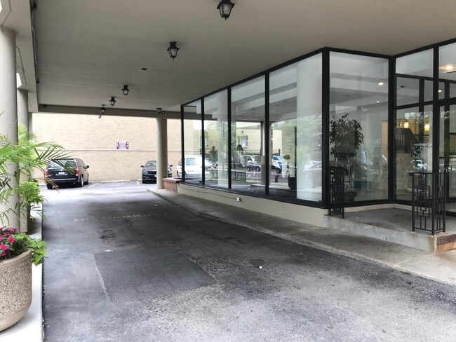 Building entrance - 5740 N Sheridan Rd