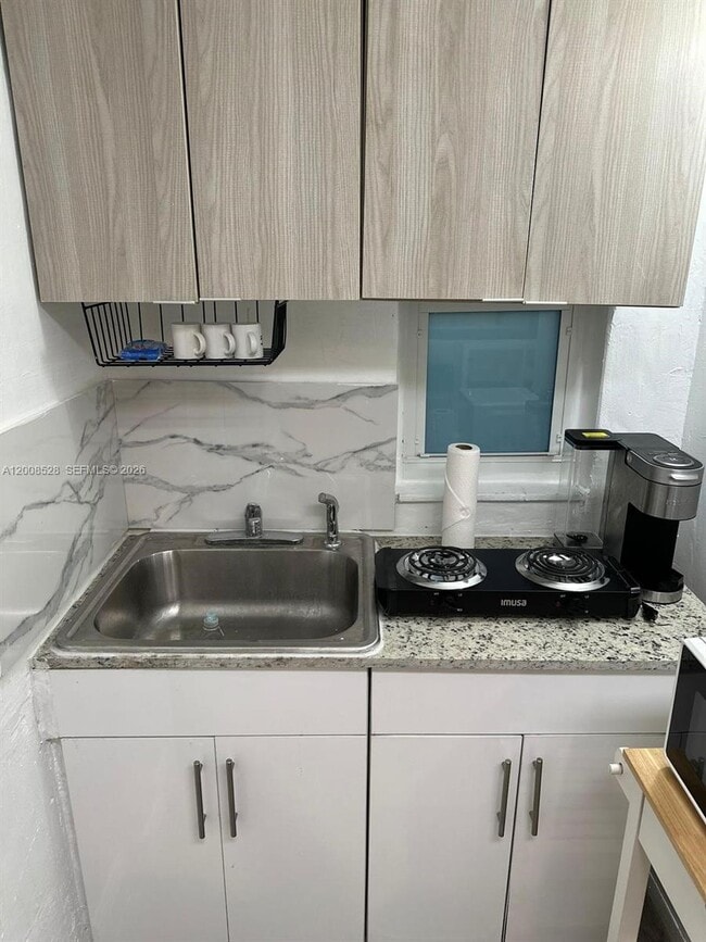 Foto del edificio - 501 NE 70th St