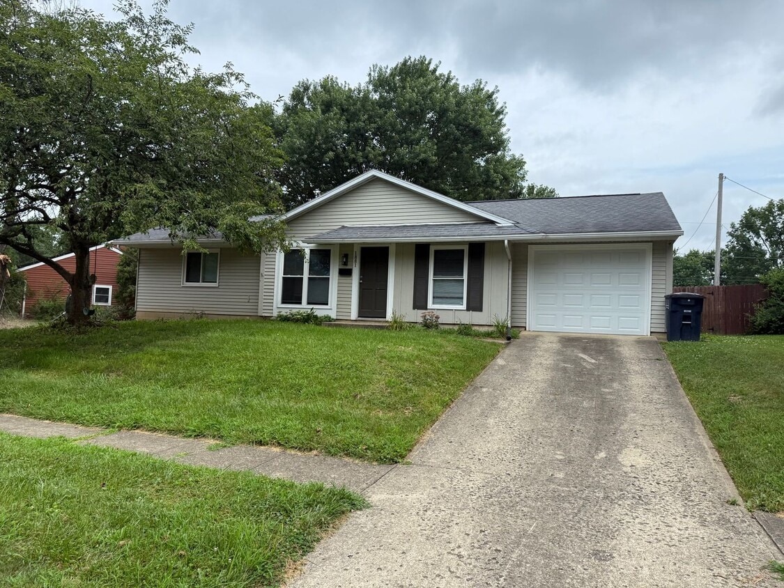 Primary Photo - 3 Bedroom, 2 Bathroom House for Rent