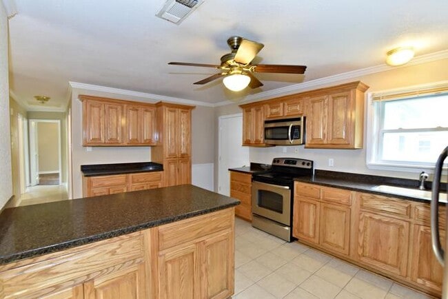 Building Photo - 143 Brentwood Boulevard