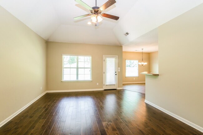 Foto del edificio - 5009 Forest Oasis Ln