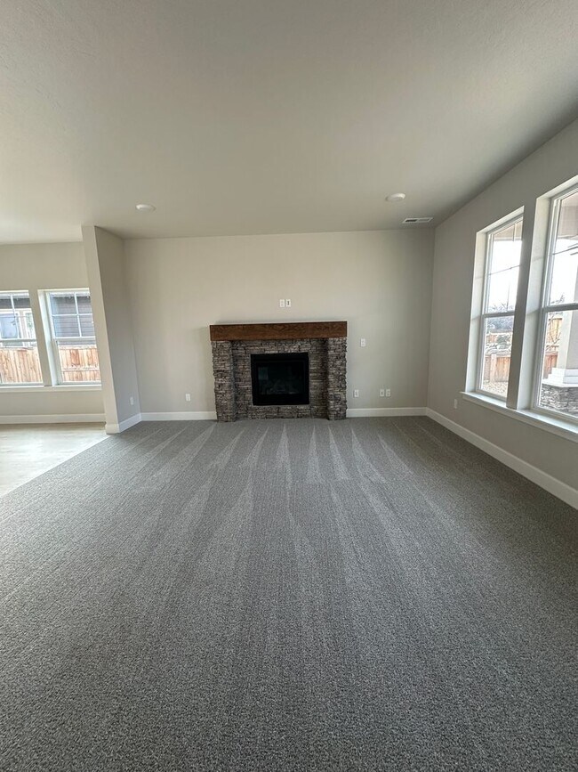 Foto del edificio - Brand New 3 Bedroom / 2.5 Bathroom Home in NW Redmond OR