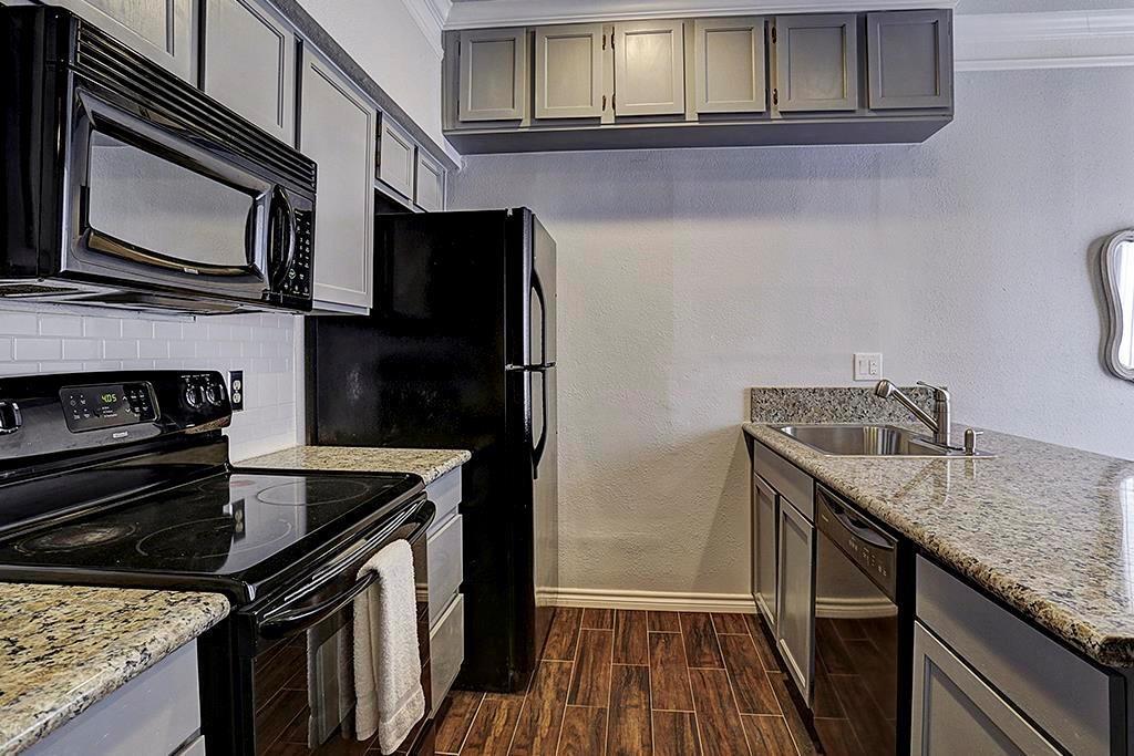 Foto principal - 8055 Cambridge St