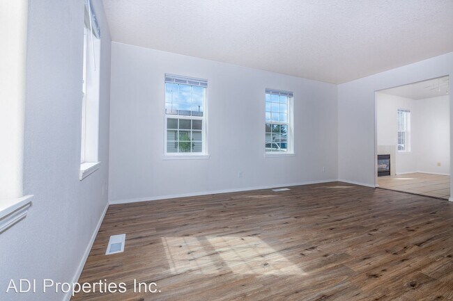 Foto del edificio - 4 br, 3 bath House - 1120 Elm Street