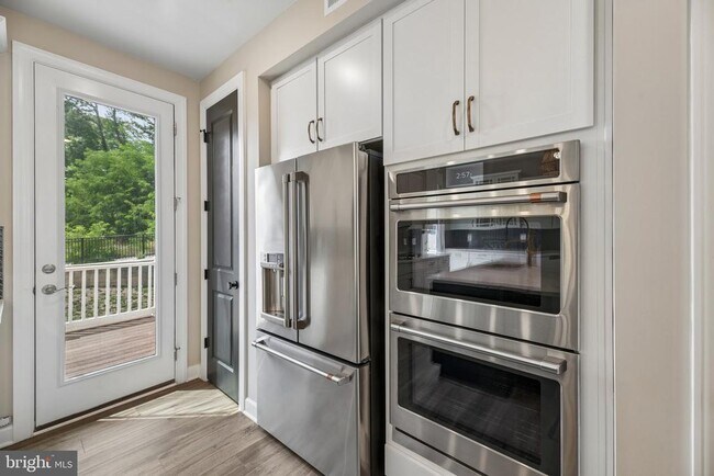 Foto del edificio - 7202 Mountaineer Dr