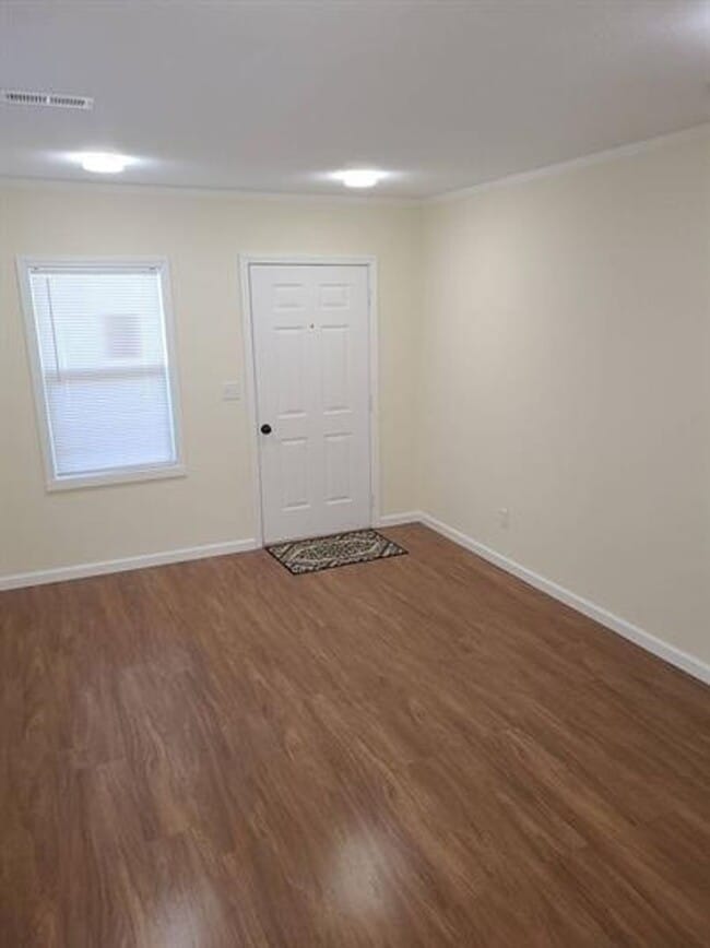 Building Photo - 1538 Longfield Ave
